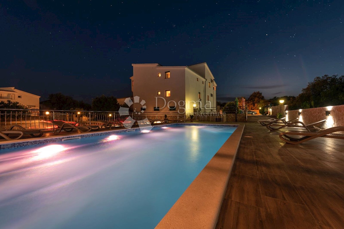 Haus Zu verkaufen - SPLITSKO-DALMATINSKA  MARINA 
