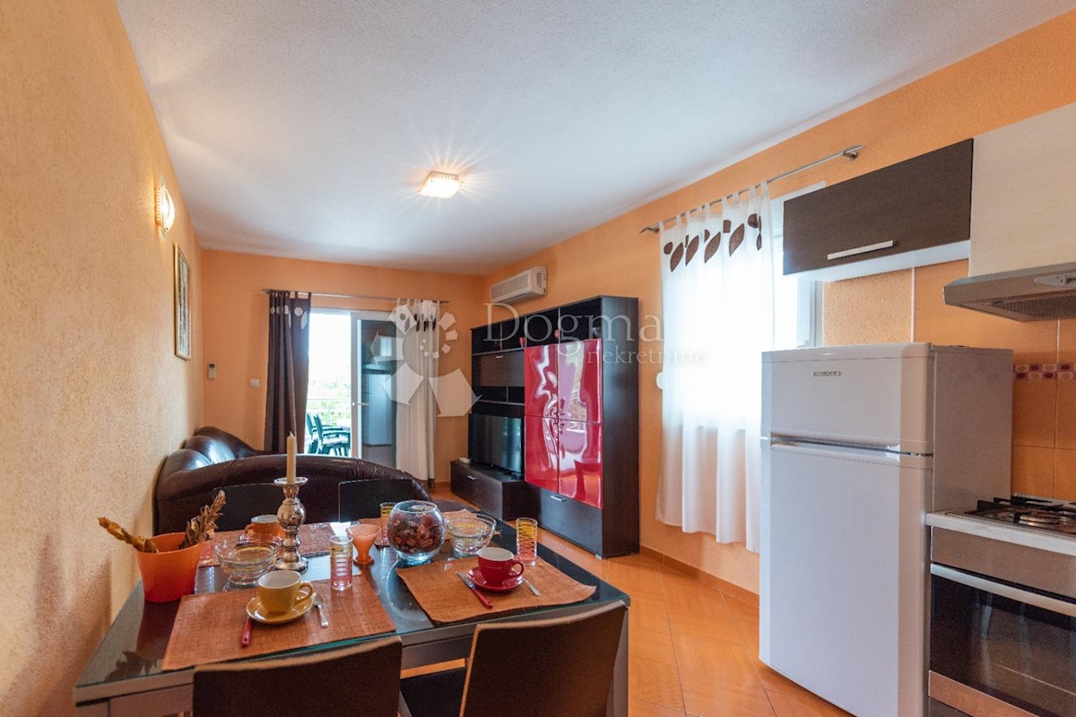 Haus Zu verkaufen - SPLITSKO-DALMATINSKA  MARINA 