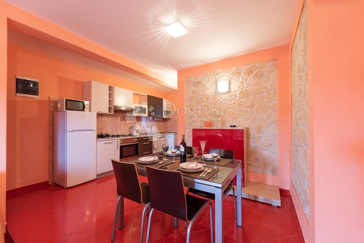 Haus Zu verkaufen - SPLITSKO-DALMATINSKA  MARINA 