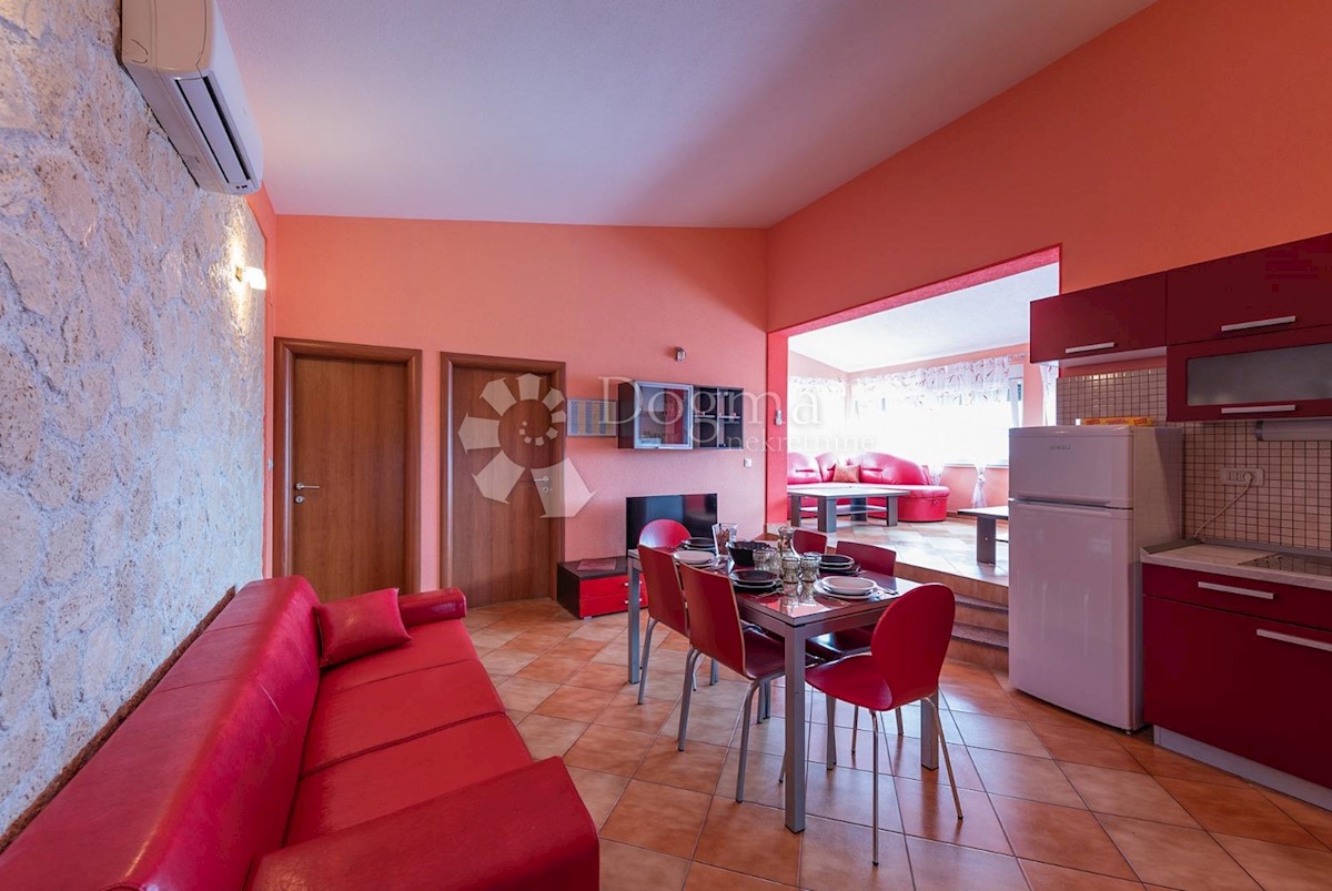 Haus Zu verkaufen - SPLITSKO-DALMATINSKA  MARINA 