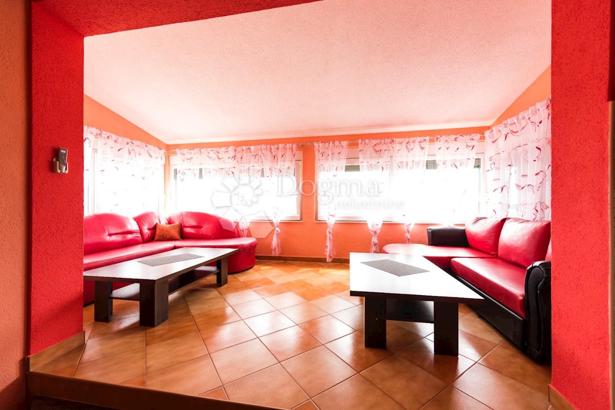 Haus Zu verkaufen - SPLITSKO-DALMATINSKA  MARINA 