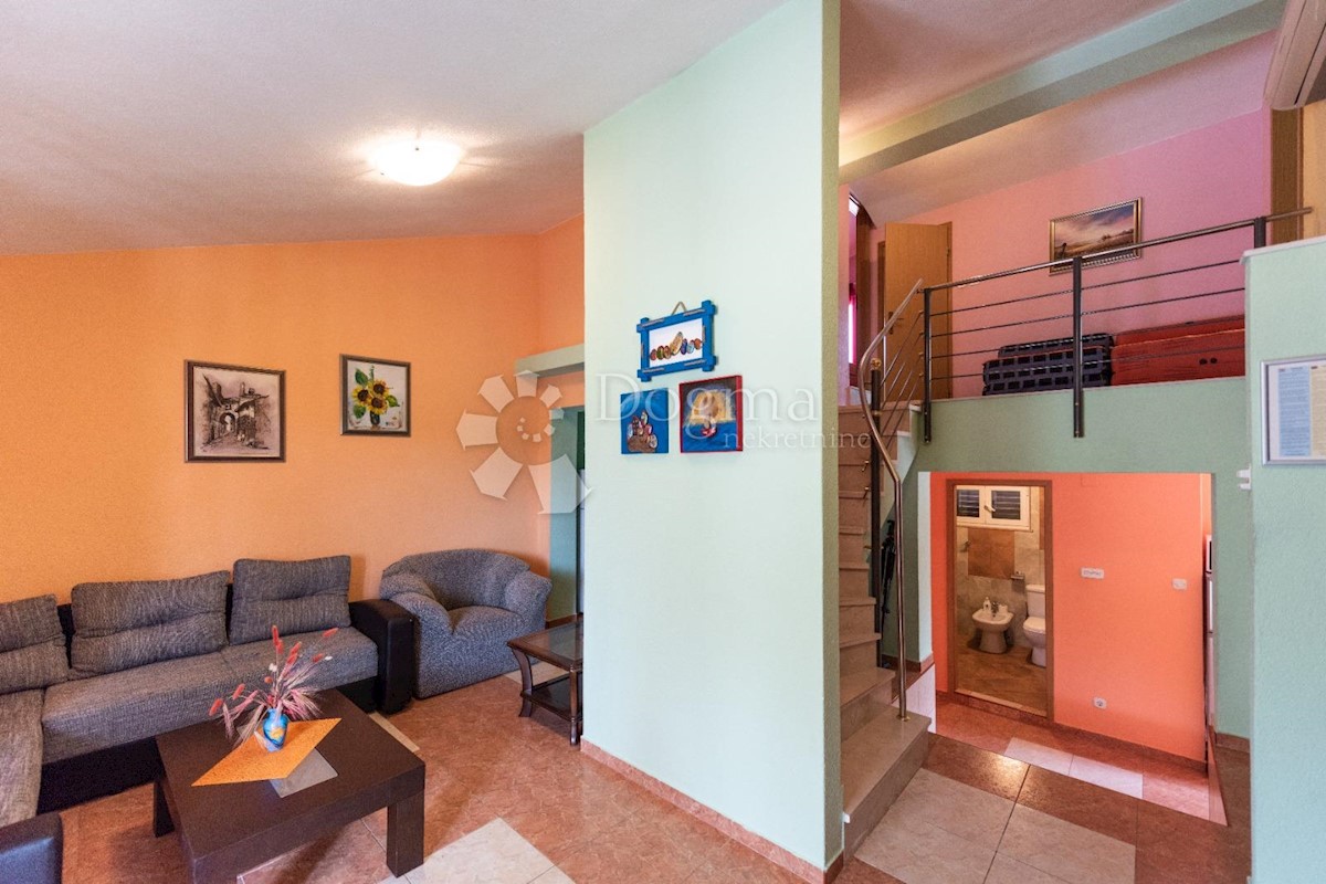 Haus Zu verkaufen - SPLITSKO-DALMATINSKA  MARINA 