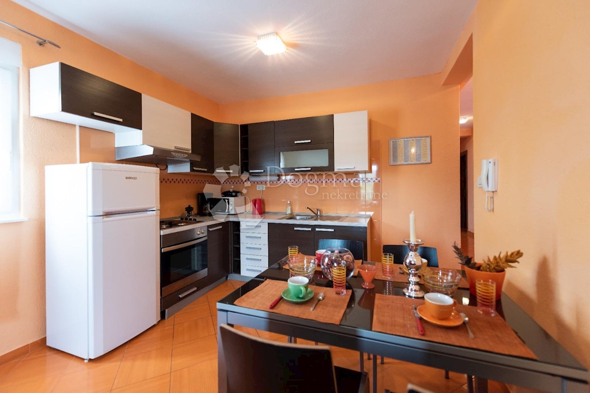 Haus Zu verkaufen - SPLITSKO-DALMATINSKA  MARINA 