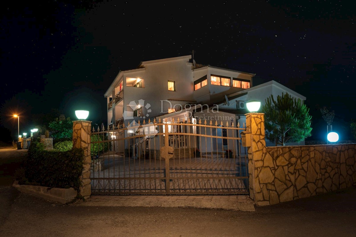 Haus Zu verkaufen - SPLITSKO-DALMATINSKA  MARINA 