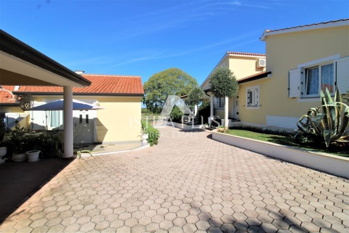 Kuća na prodaju 400 m² – Poreč