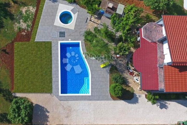 Dom na sprzedaż 276 m² – Debeljak