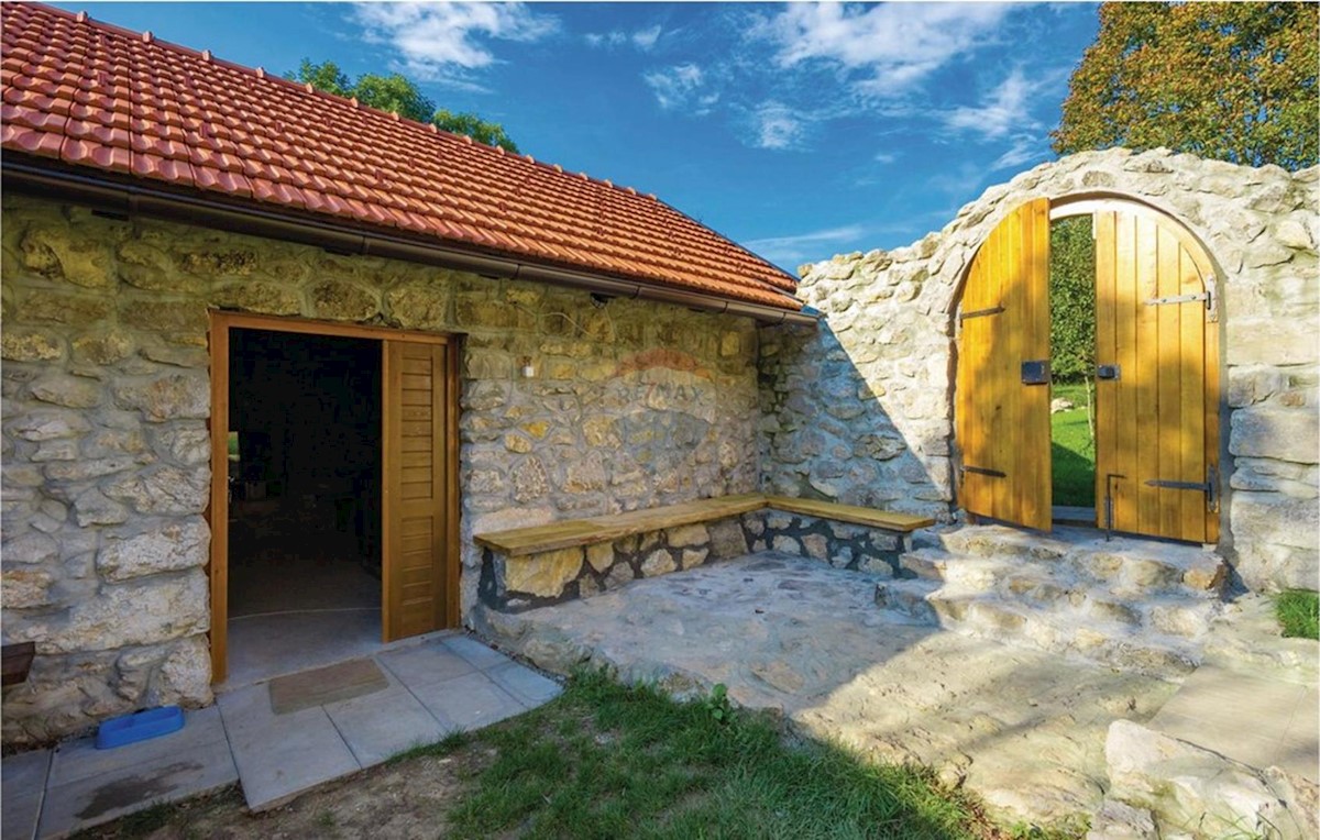 Dům Na prodej - KARLOVAČKA  PLAŠKI 