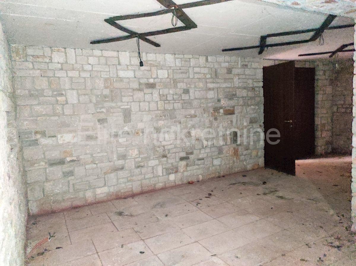 Business premises For sale - ISTARSKA  KANFANAR 