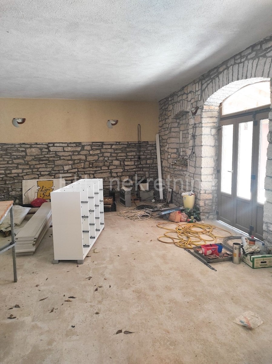 Business premises For sale - ISTARSKA  KANFANAR 