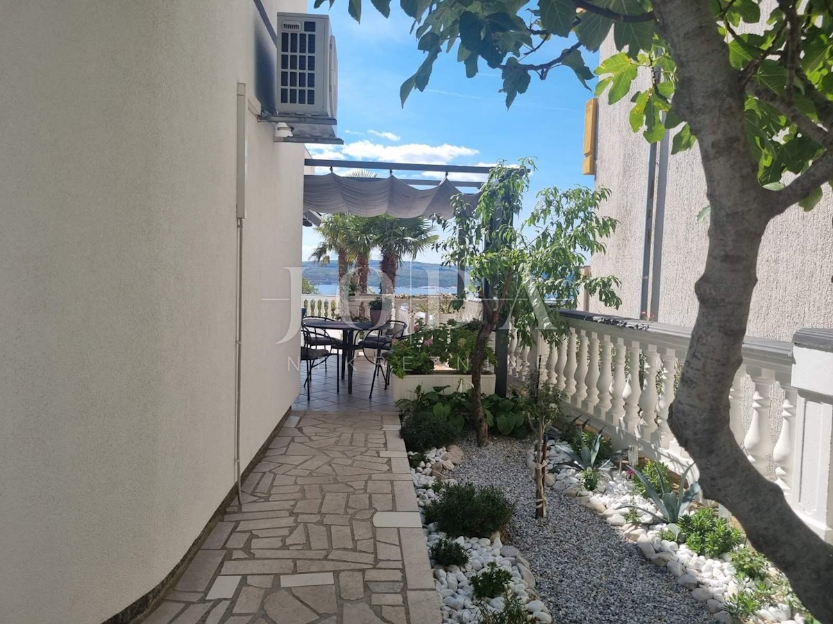 Dom Na predaj - PRIMORSKO-GORANSKA  CRIKVENICA 