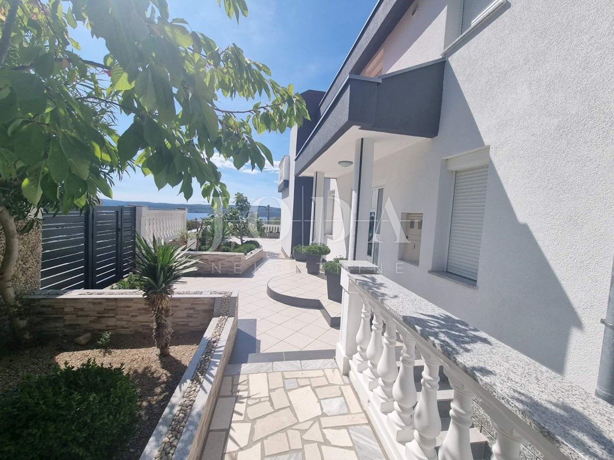 Dom Na predaj - PRIMORSKO-GORANSKA  CRIKVENICA 
