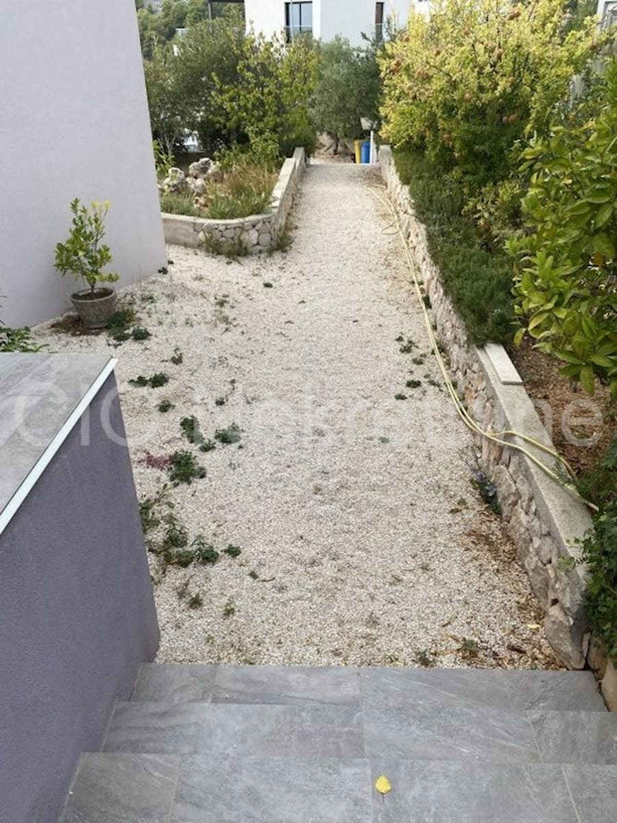 Maison À vendre - ŠIBENSKO-KNINSKA  ROGOZNICA 