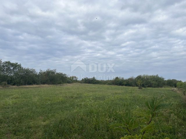 Działka na sprzedaż 1102 m² – Umag