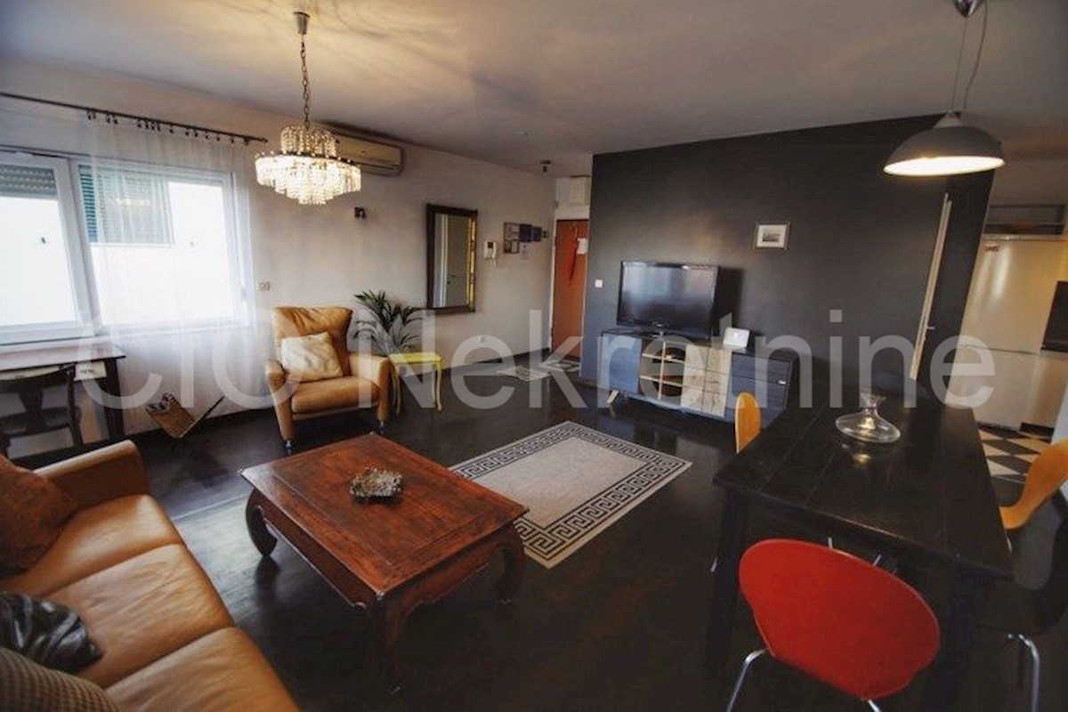 Appartement À louer - SPLITSKO-DALMATINSKA  SPLIT 