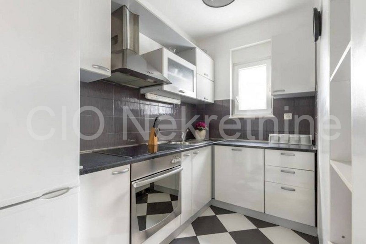 Appartement À louer - SPLITSKO-DALMATINSKA  SPLIT 