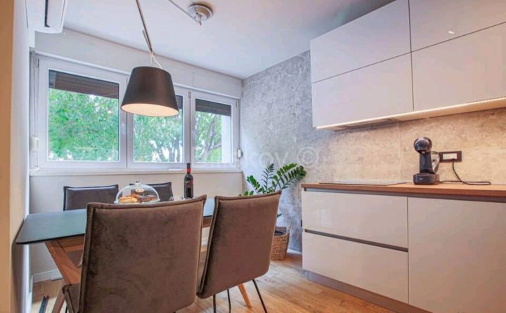 Appartement À louer - Splitsko-dalmatinska Split - foto 2/9
