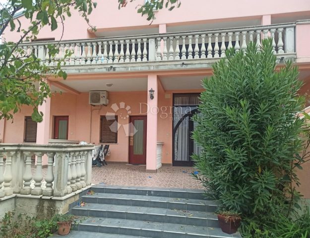 Kuća na prodaju 585 m² – Medulin