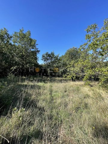 Parcela na predaj 2586 m² – Pula