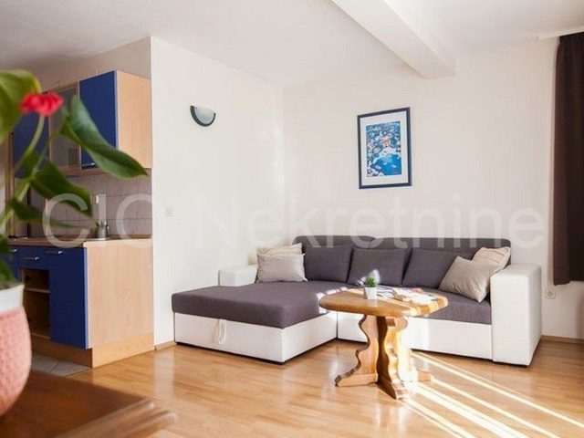 Business premises for sale 3000 m² – Bol