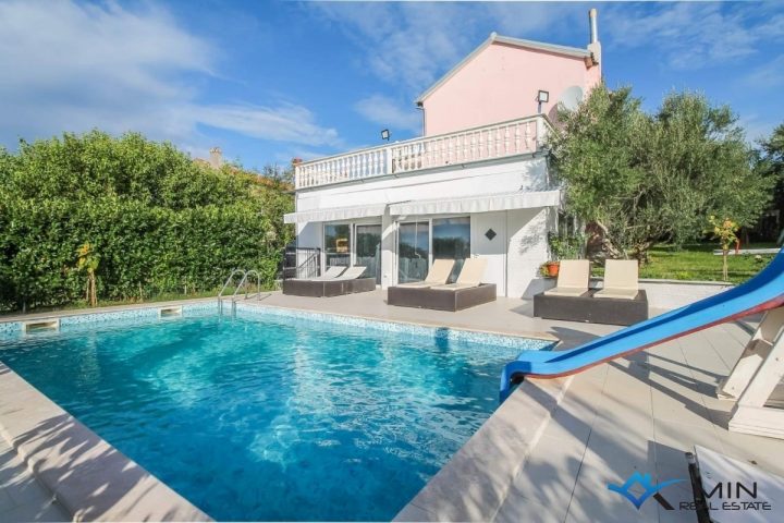 Kuća na prodaju 220 m² – Brtonigla