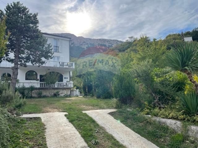 House for sale 300 m² – Batomalj