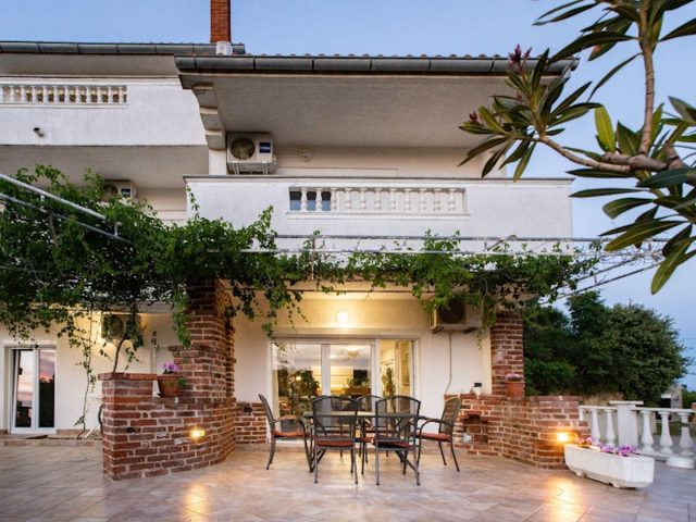 Hiša na predaj 243 m² – Kampor