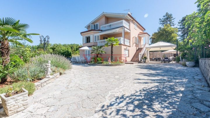 Kuća na prodaju 244 m² – Malinska