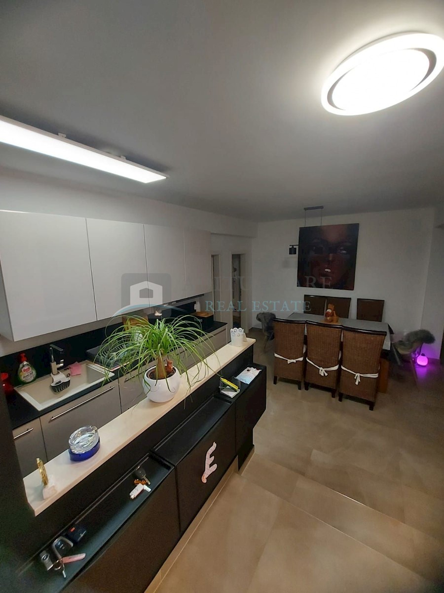 Apartmán Na predaj - ŠIBENSKO-KNINSKA  VODICE 