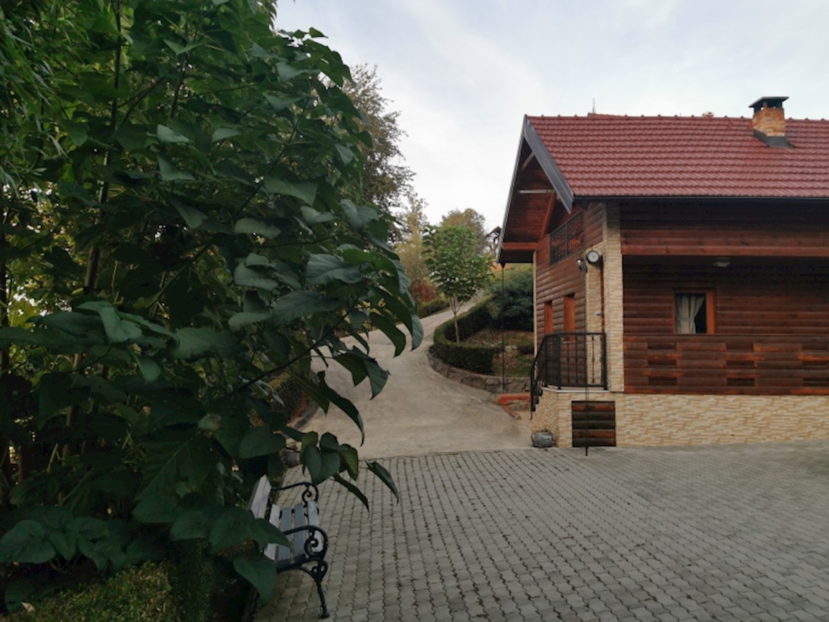 Casa In vendita - KARLOVAČKA  BARILOVIĆI 