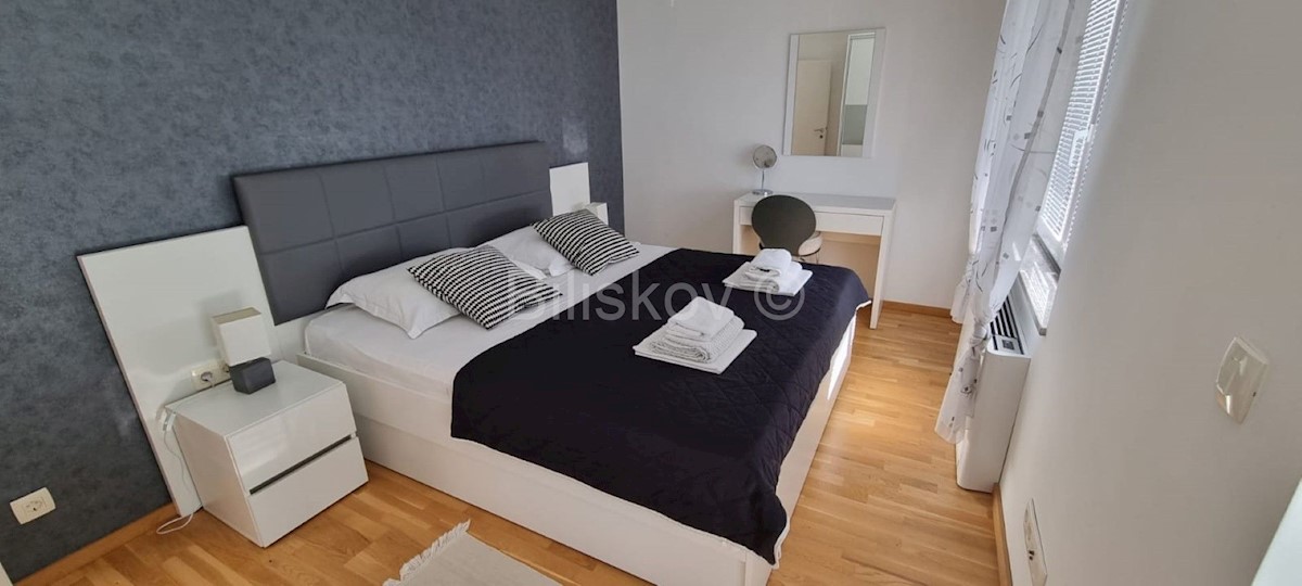 Flat For rent - SPLITSKO-DALMATINSKA  PODSTRANA 