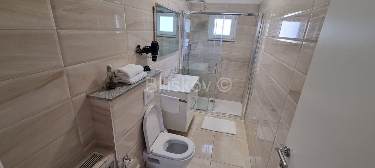 Flat For rent - SPLITSKO-DALMATINSKA  PODSTRANA 