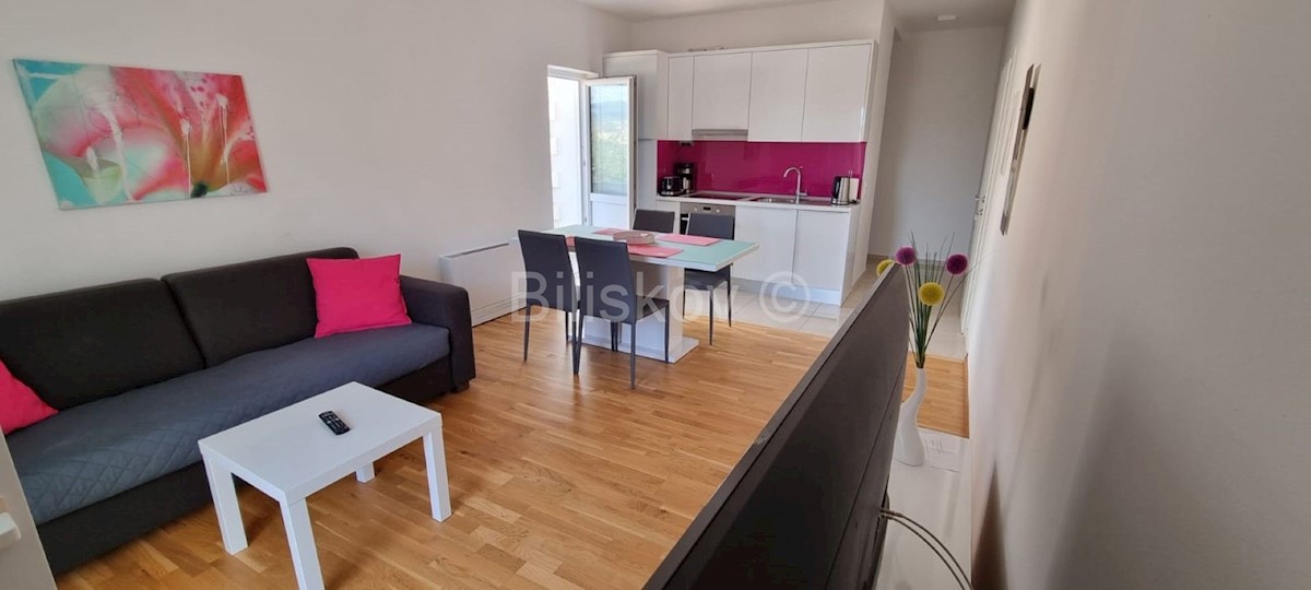 Flat For rent - SPLITSKO-DALMATINSKA  PODSTRANA 