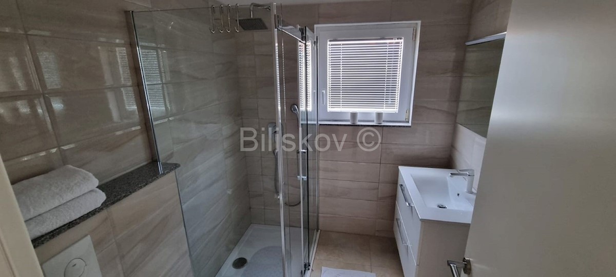 Flat For rent - SPLITSKO-DALMATINSKA  PODSTRANA 