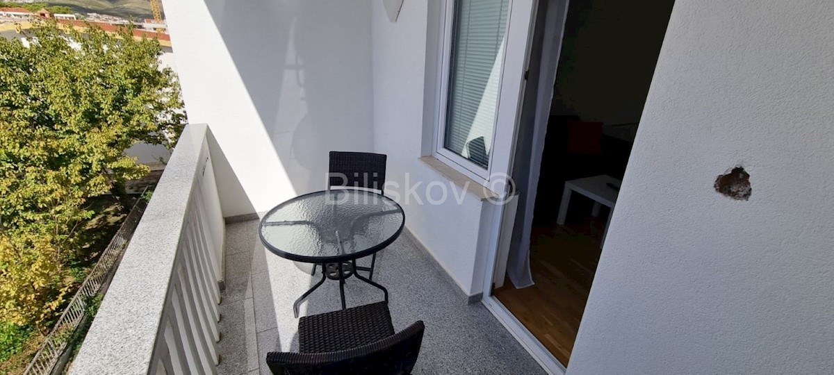 Flat For rent - SPLITSKO-DALMATINSKA  PODSTRANA 