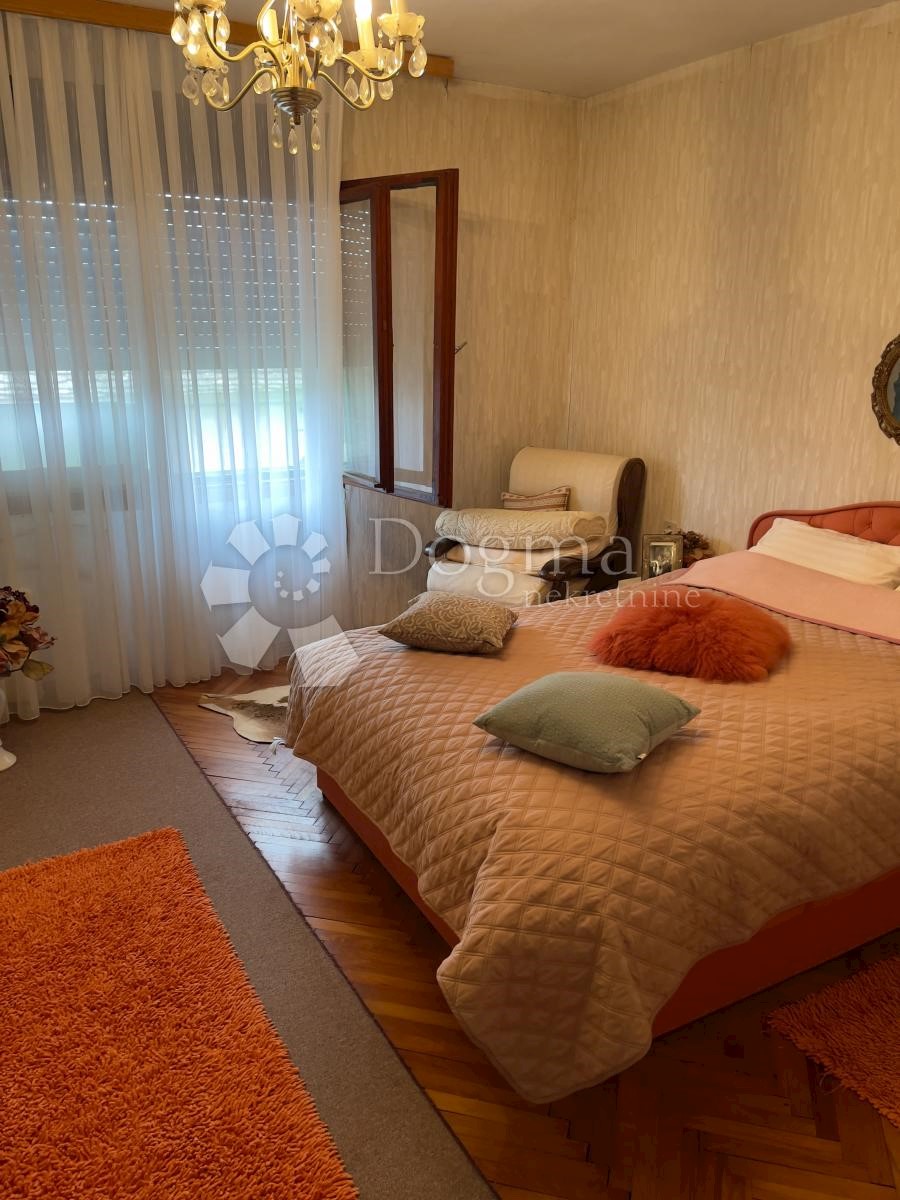 Kuća Na prodaju - ZAGREBAČKA  VELIKA GORICA 
