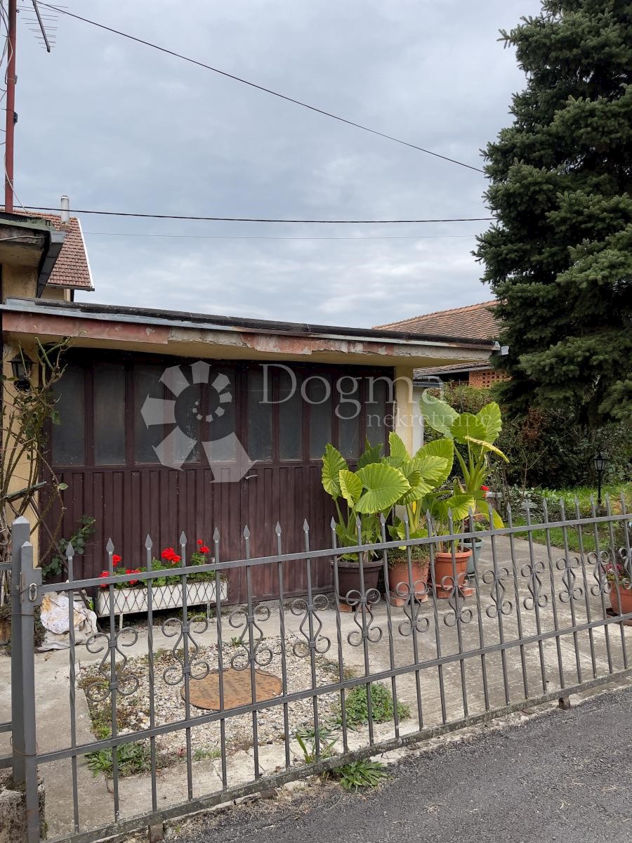 Kuća Na prodaju - ZAGREBAČKA  VELIKA GORICA 