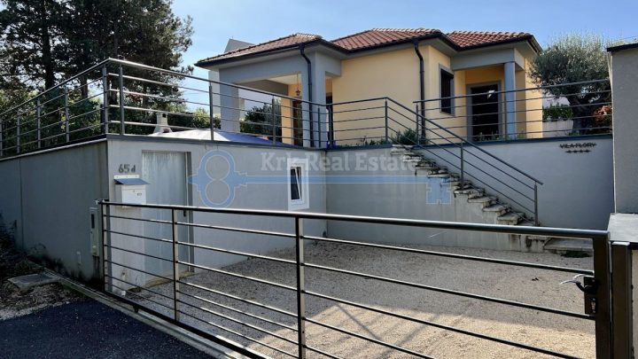Kuća na prodaju 85 m² – Gostinjac