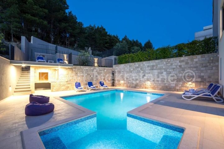 House for sale 400 m² – Podstrana