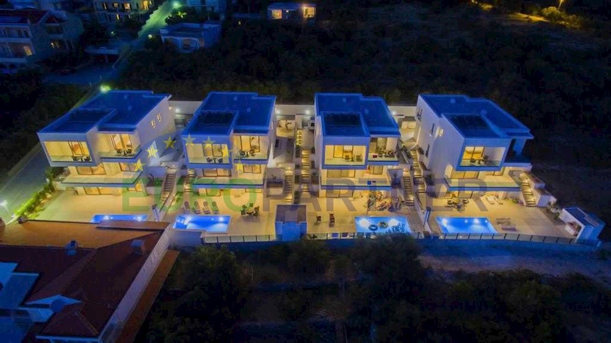 House For sale - SPLITSKO-DALMATINSKA  MAKARSKA 
