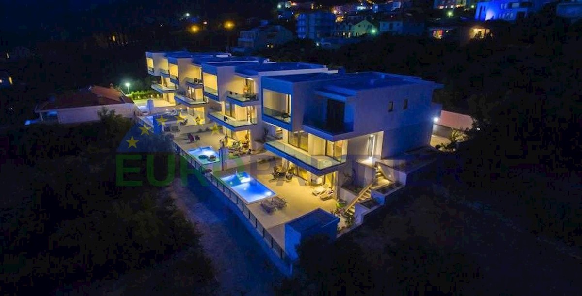 Hiša Naprodaj - SPLITSKO-DALMATINSKA  Makarska