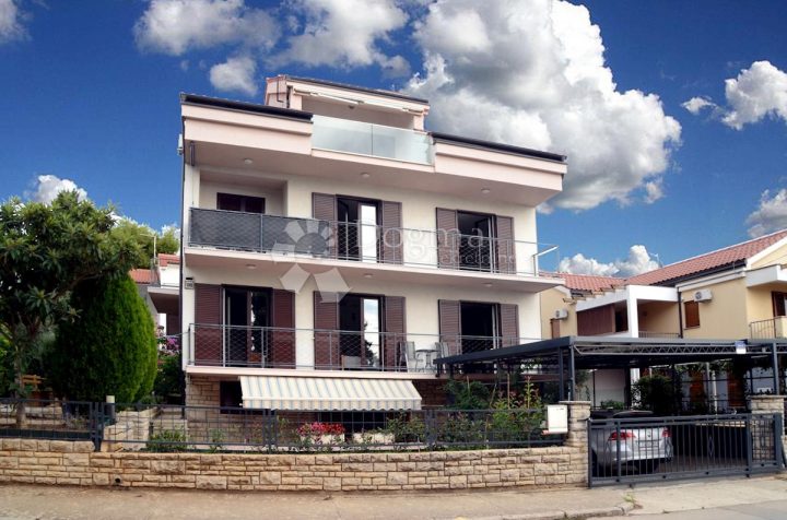 Maison à vendre 350 m² – Sveti Filip I Jakov