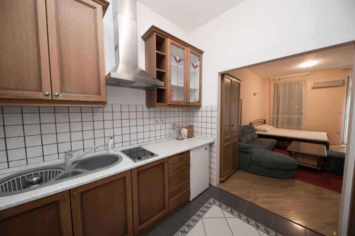 Apartma Na predaj - PRIMORSKO-GORANSKA  CRIKVENICA 