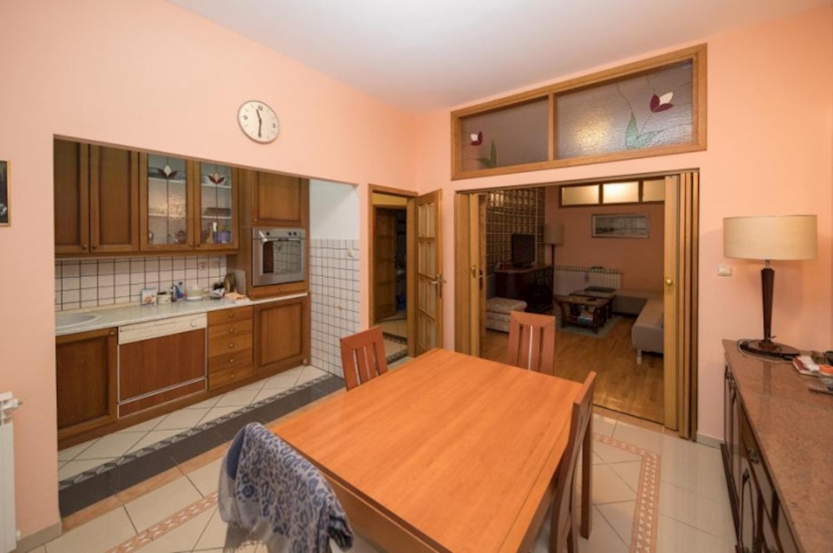 Apartma Na predaj - PRIMORSKO-GORANSKA  CRIKVENICA 