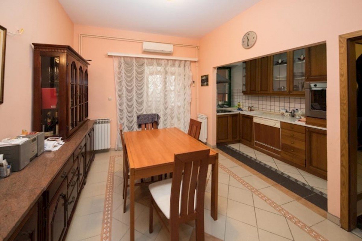 Apartma Na predaj - PRIMORSKO-GORANSKA  CRIKVENICA 