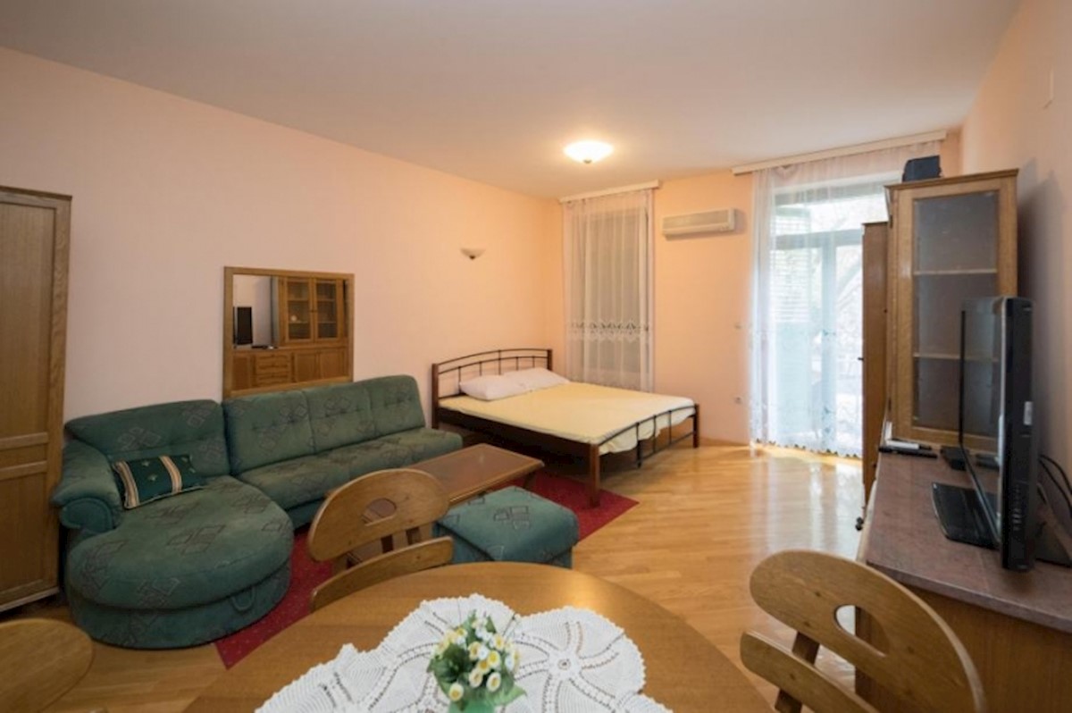 Apartma Na predaj - PRIMORSKO-GORANSKA  CRIKVENICA 