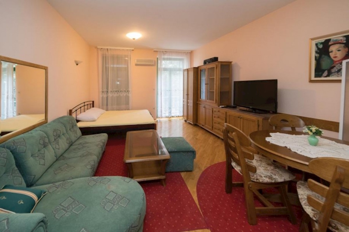 Apartma Na predaj - PRIMORSKO-GORANSKA  CRIKVENICA 