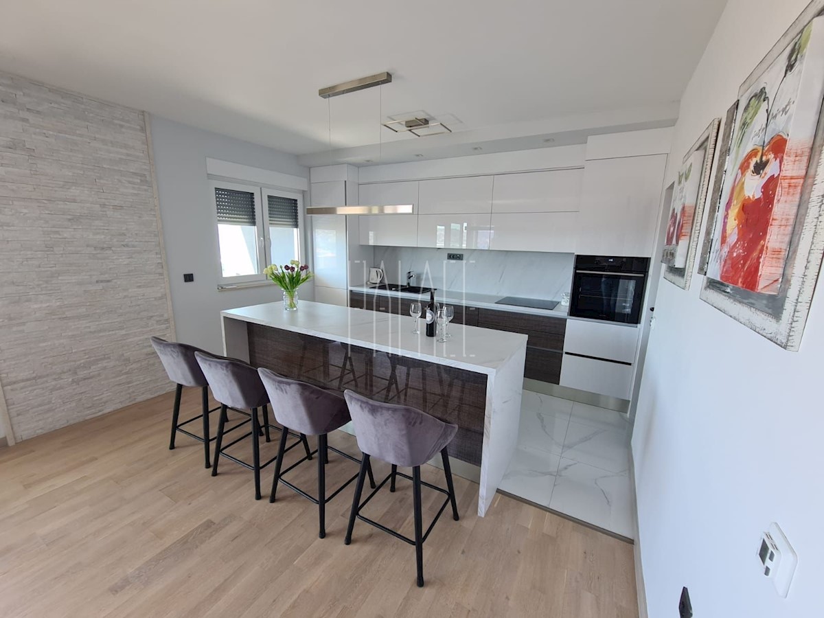 Apartment Zu verkaufen - SPLITSKO-DALMATINSKA  SEGET 