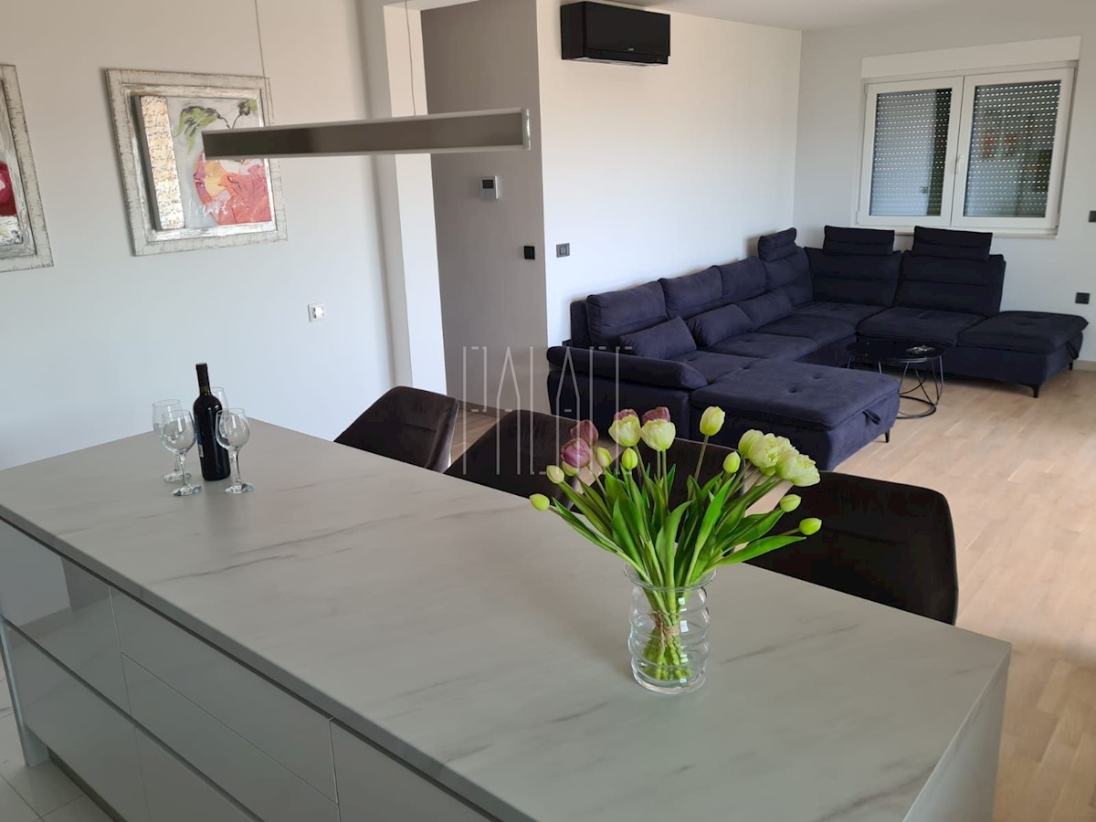 Apartment Zu verkaufen - SPLITSKO-DALMATINSKA  SEGET 