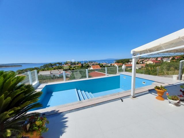 Hiša na predaj 208 m² – Banjol