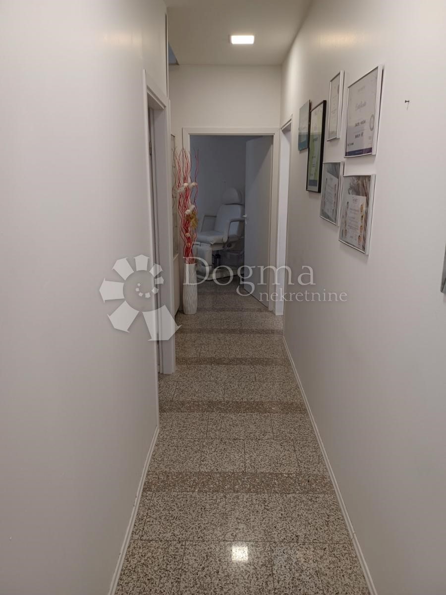 Business premises For sale - ISTARSKA  PULA 